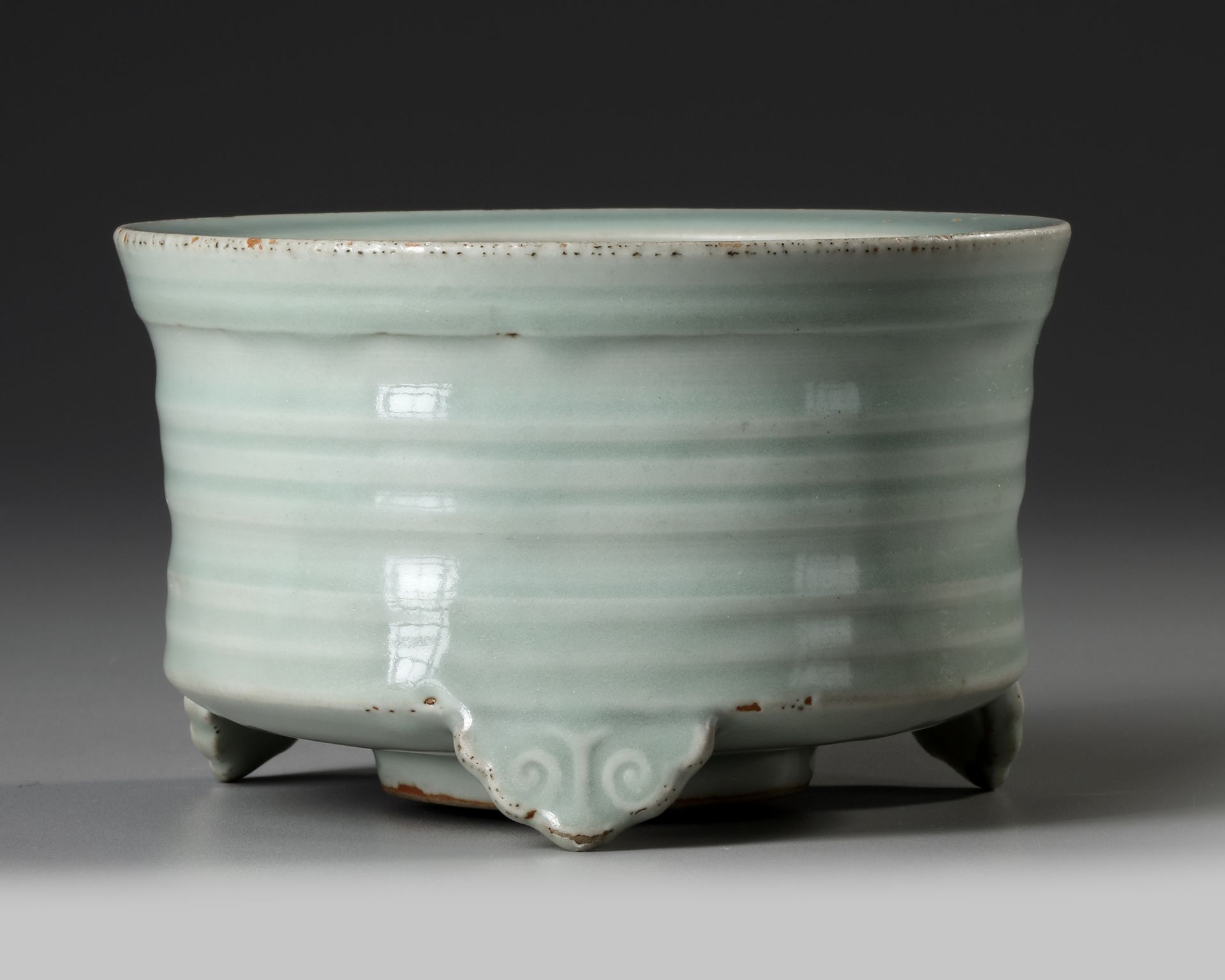 A CHINESE CELADON CYLINDRICAL TRIPOD CENSER - Image 2 of 8