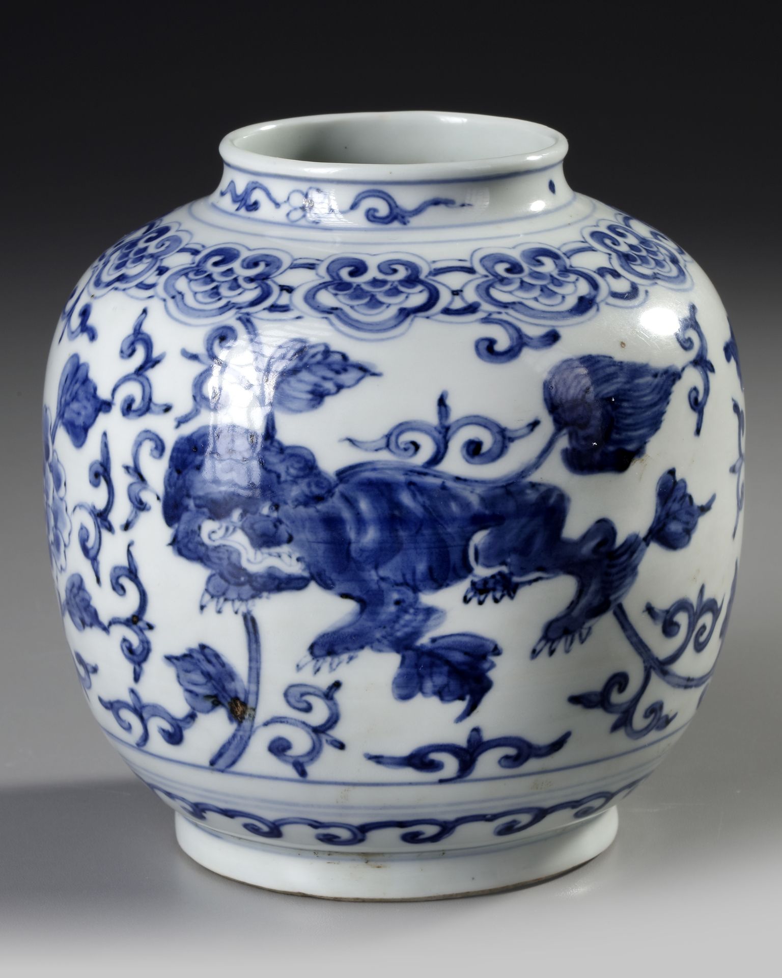 A CHINESE BLUE AND WHITE JAR, MING DYNASTY (1368-1644) OR LATER - Image 4 of 10