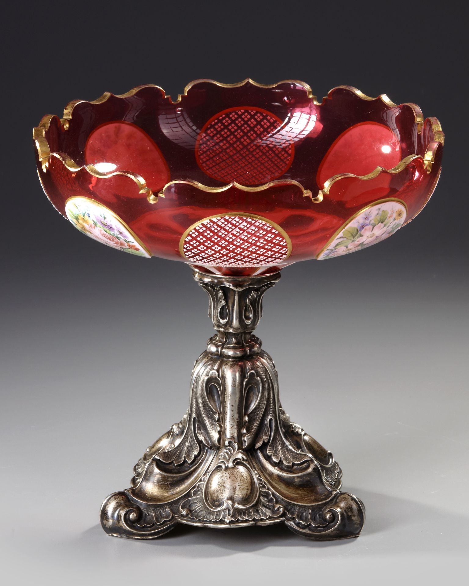 A BOHEMIAN FRUIT BOWL WITH SILVER FOOT, EARLY 19TH CENTURY - Bild 3 aus 6
