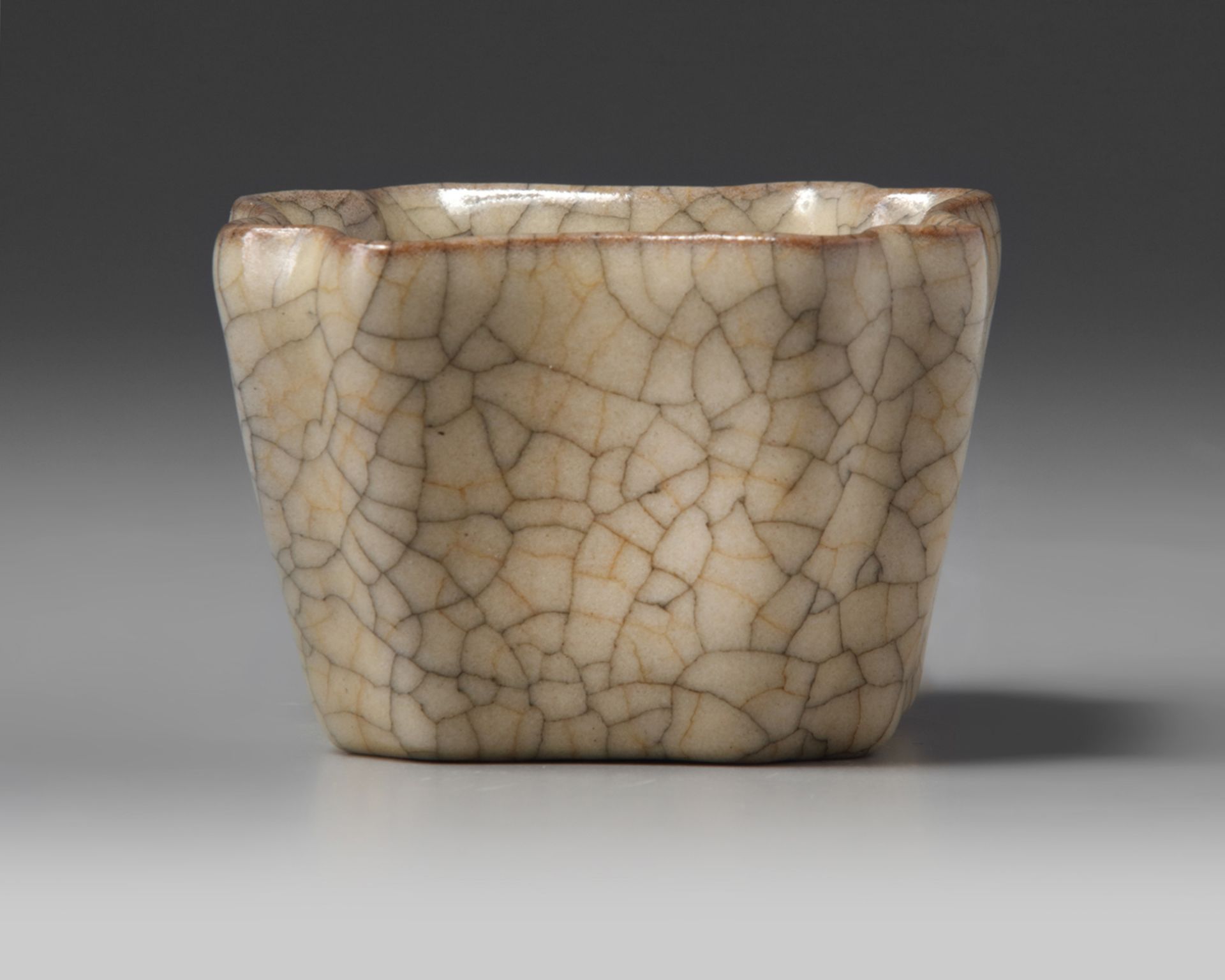 A CHINESE CRACKLE-GLAZED SQUARE-SECTION CUP, QING DYNASTY (1644-1911) - Image 4 of 10