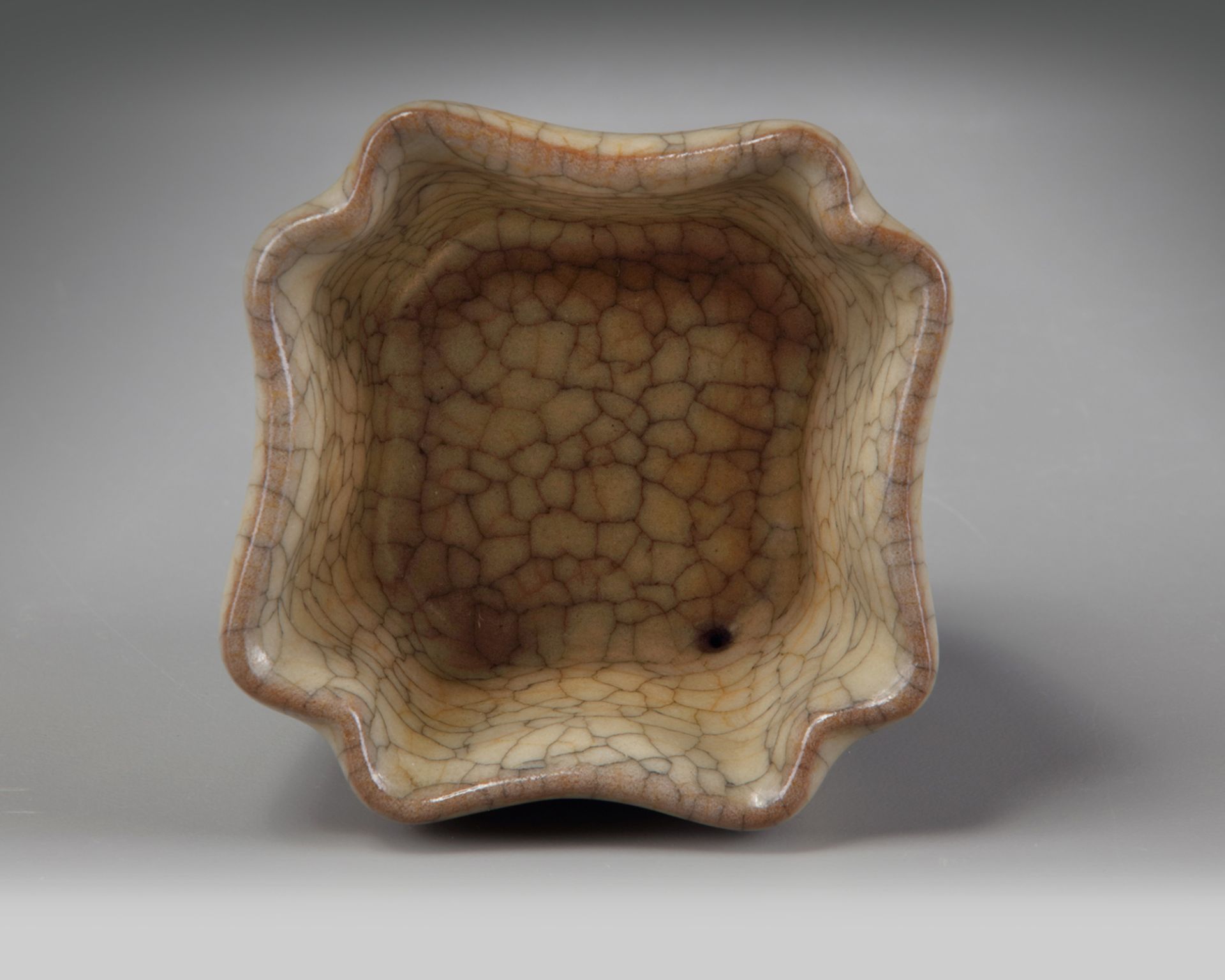 A CHINESE CRACKLE-GLAZED SQUARE-SECTION CUP, QING DYNASTY (1644-1911) - Image 10 of 10