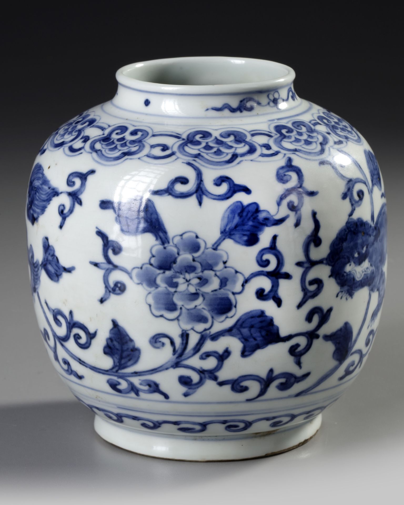 A CHINESE BLUE AND WHITE JAR, MING DYNASTY (1368-1644) OR LATER - Image 6 of 10