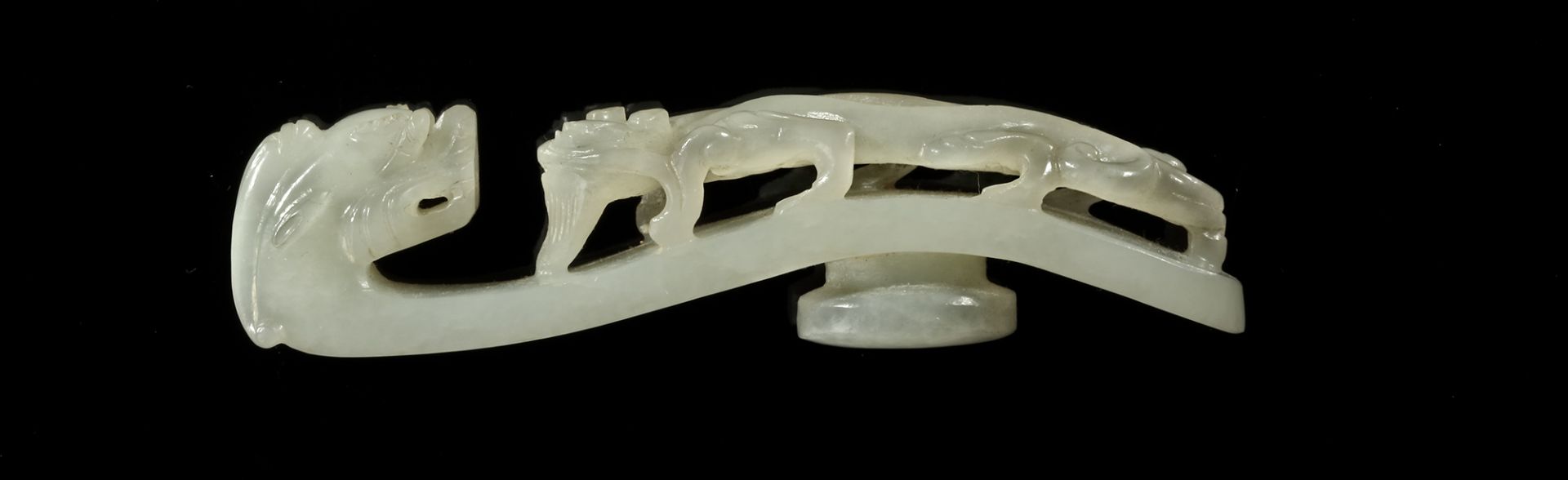 A CHINESE JADE BELT HOOK, 19TH-20TH CENTURY - Image 6 of 6