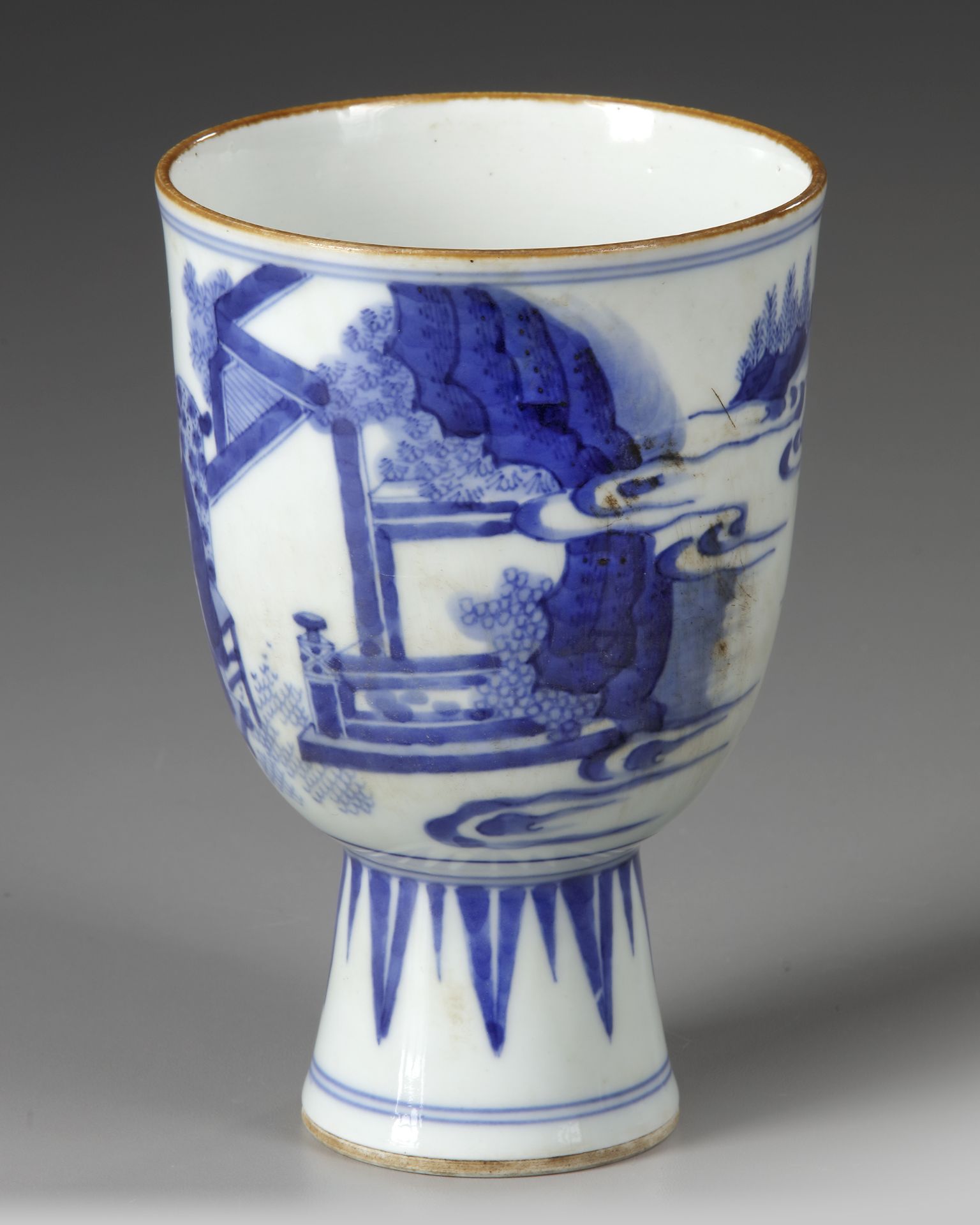 A CHINESE BLUE AND WHITE STEM BOWL, QING DYNASTY (1644–1911) - Image 3 of 8