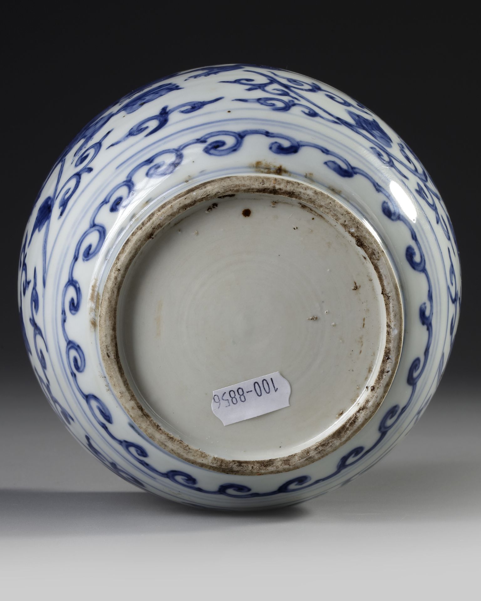 A CHINESE BLUE AND WHITE JAR, MING DYNASTY (1368-1644) OR LATER - Image 9 of 10