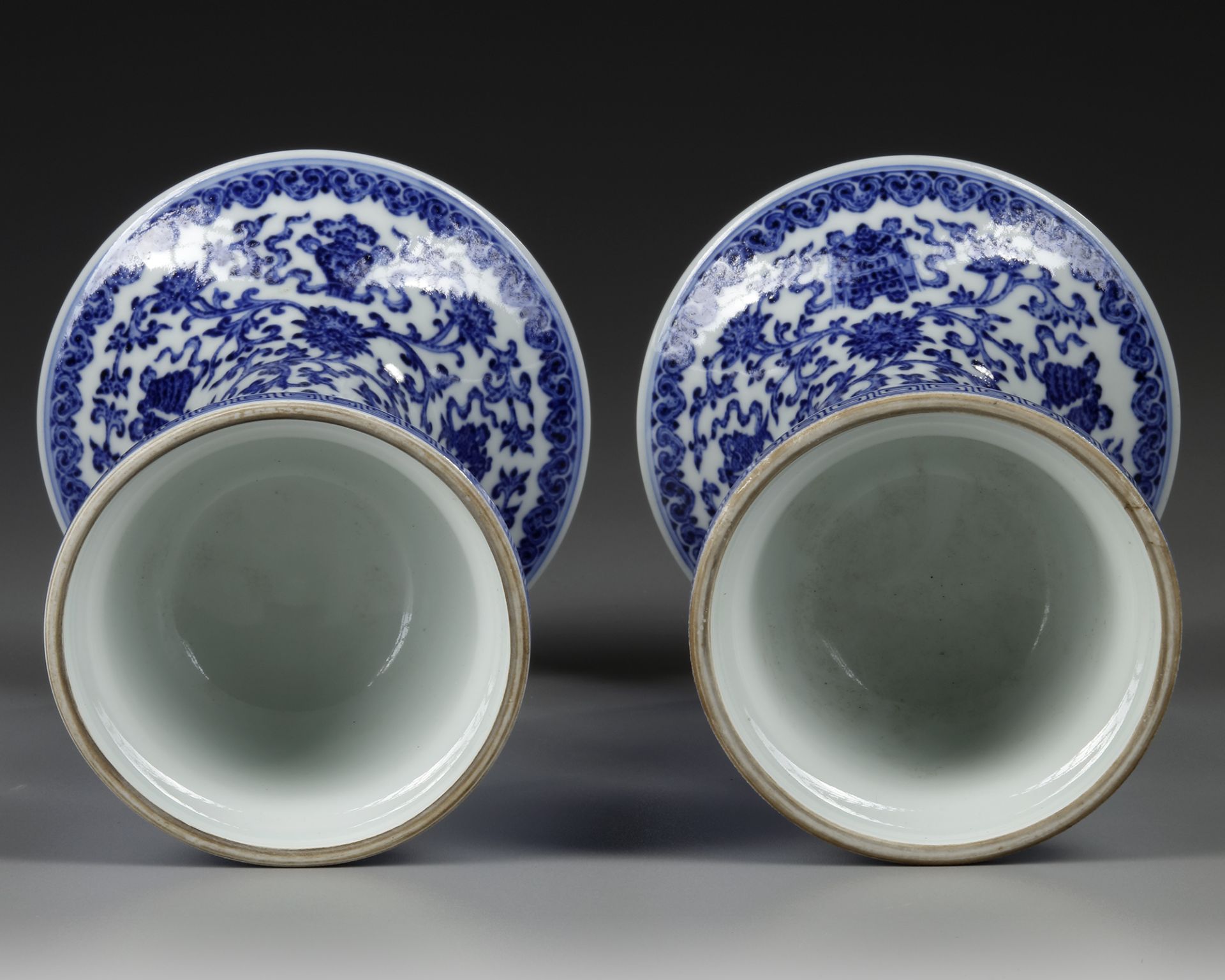 A PAIR OF CHINESE BLUE AND WHITE GU-FORM ALTAR VASES, QING DYNASTY (1644–1911) - Image 8 of 8