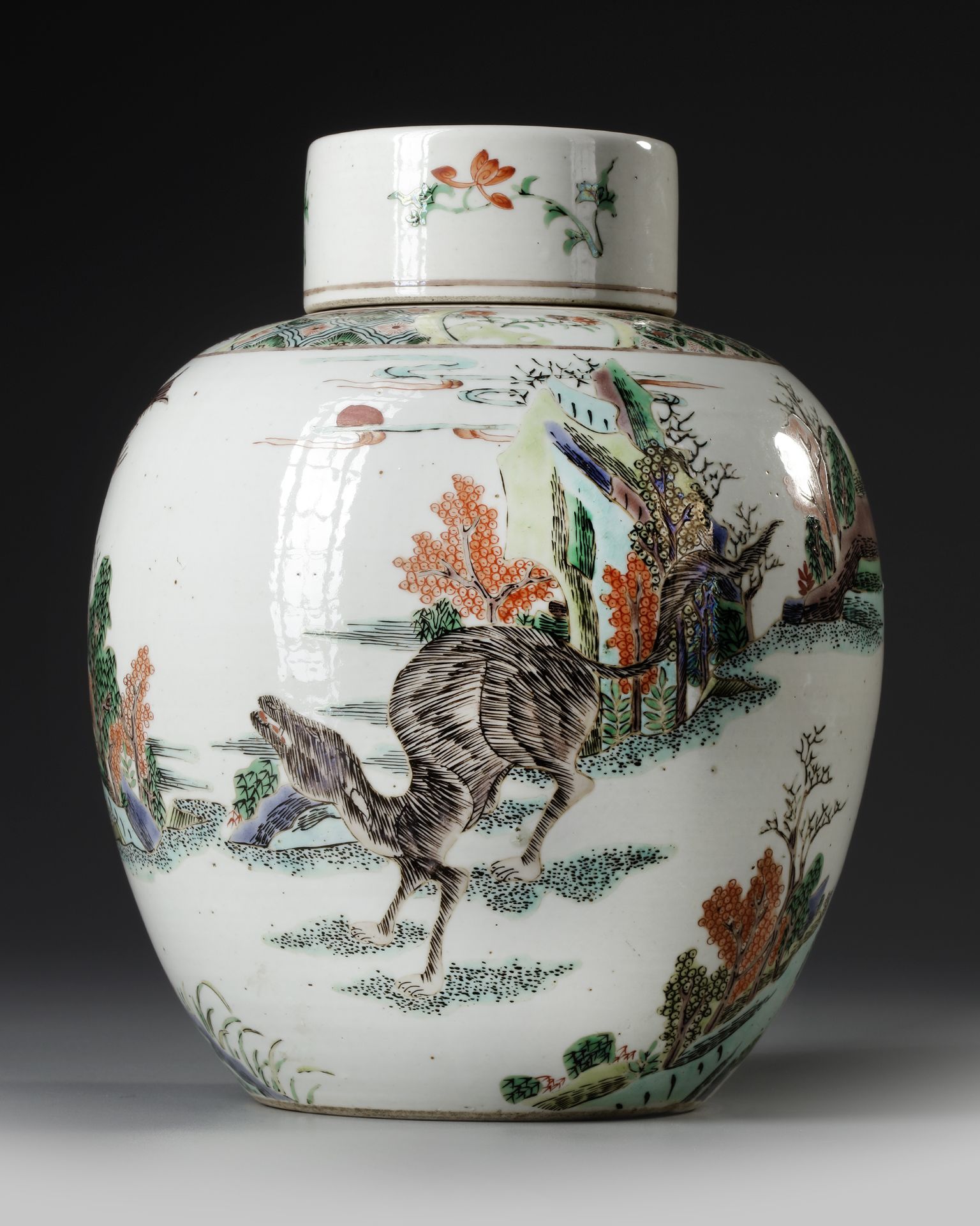 A CHINESE FAMILLE VERTE JAR AND COVER, QING DYNASTY (1644–1911)