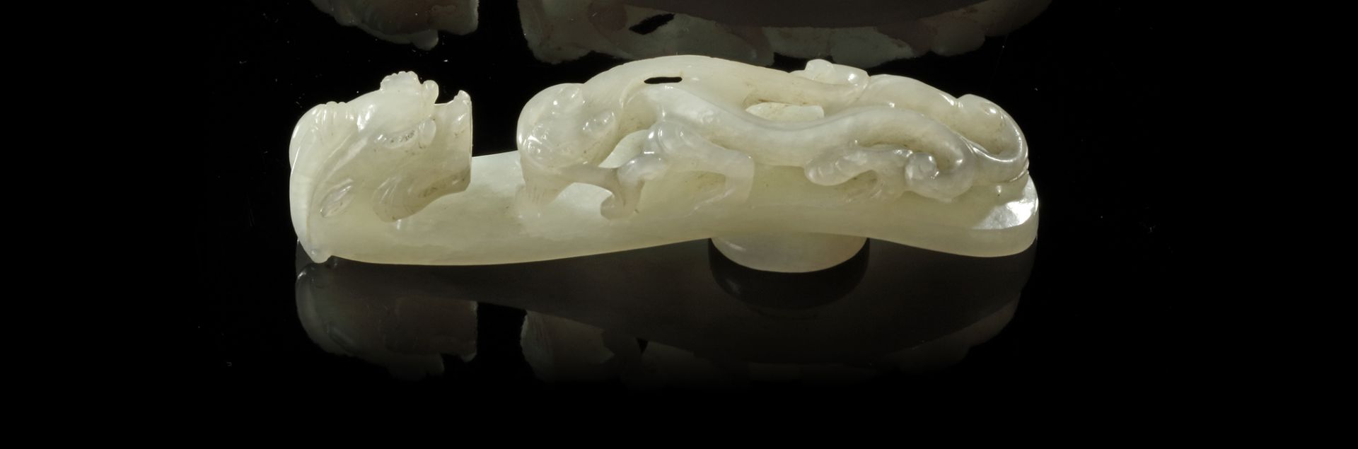 A CHINESE JADE BELT HOOK, 19TH-20TH CENTURY - Image 2 of 6