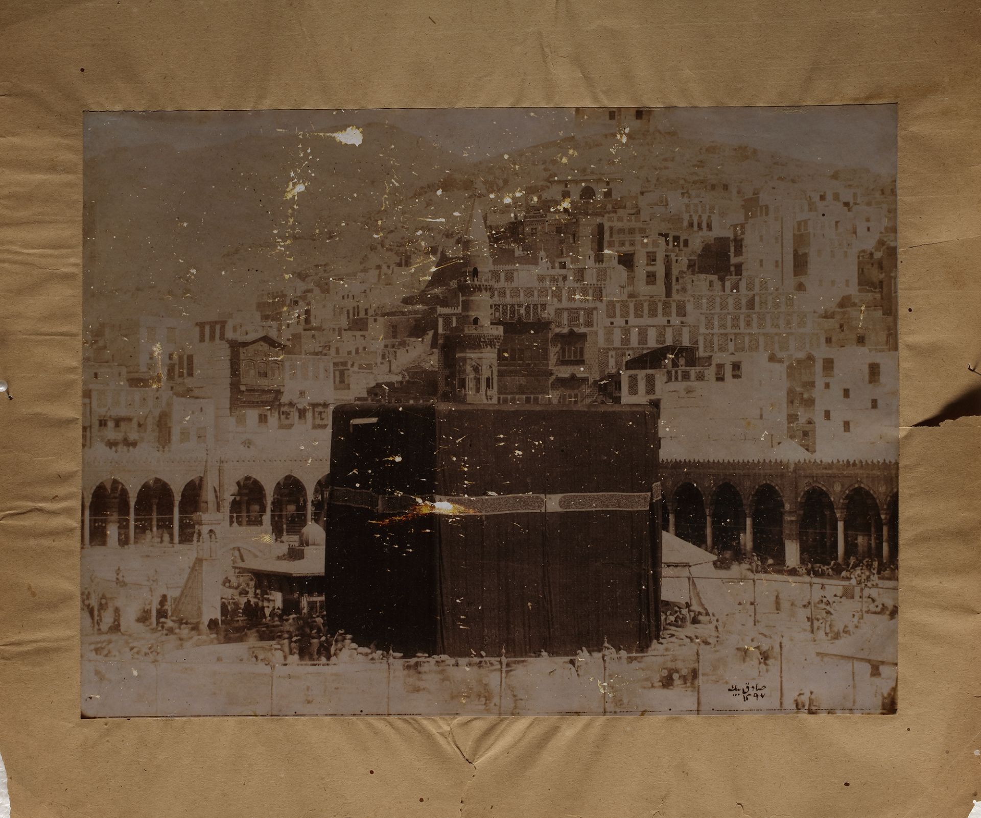 A COLLECTION OF SIX PHOTOGRAPHS OF MECCA AND MEDINA, EARLY 20TH CENTURY - Bild 5 aus 14