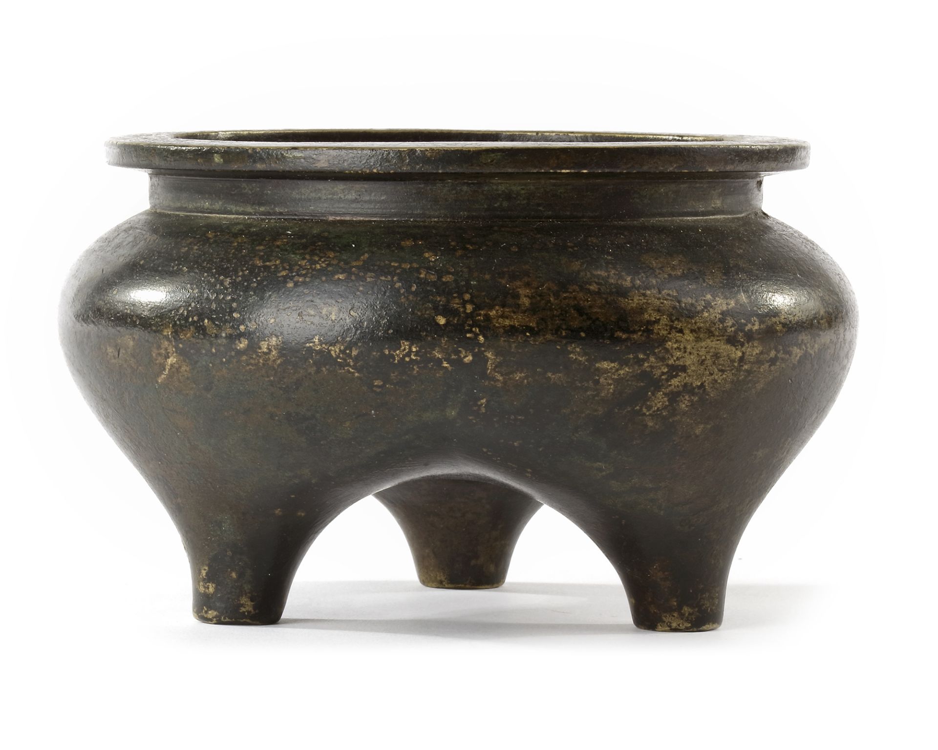 A BRONZE TRIPOD INCENSE BURNER, QING DYNASTY (1644–1911) 17TH/18TH CENTURY - Image 2 of 8