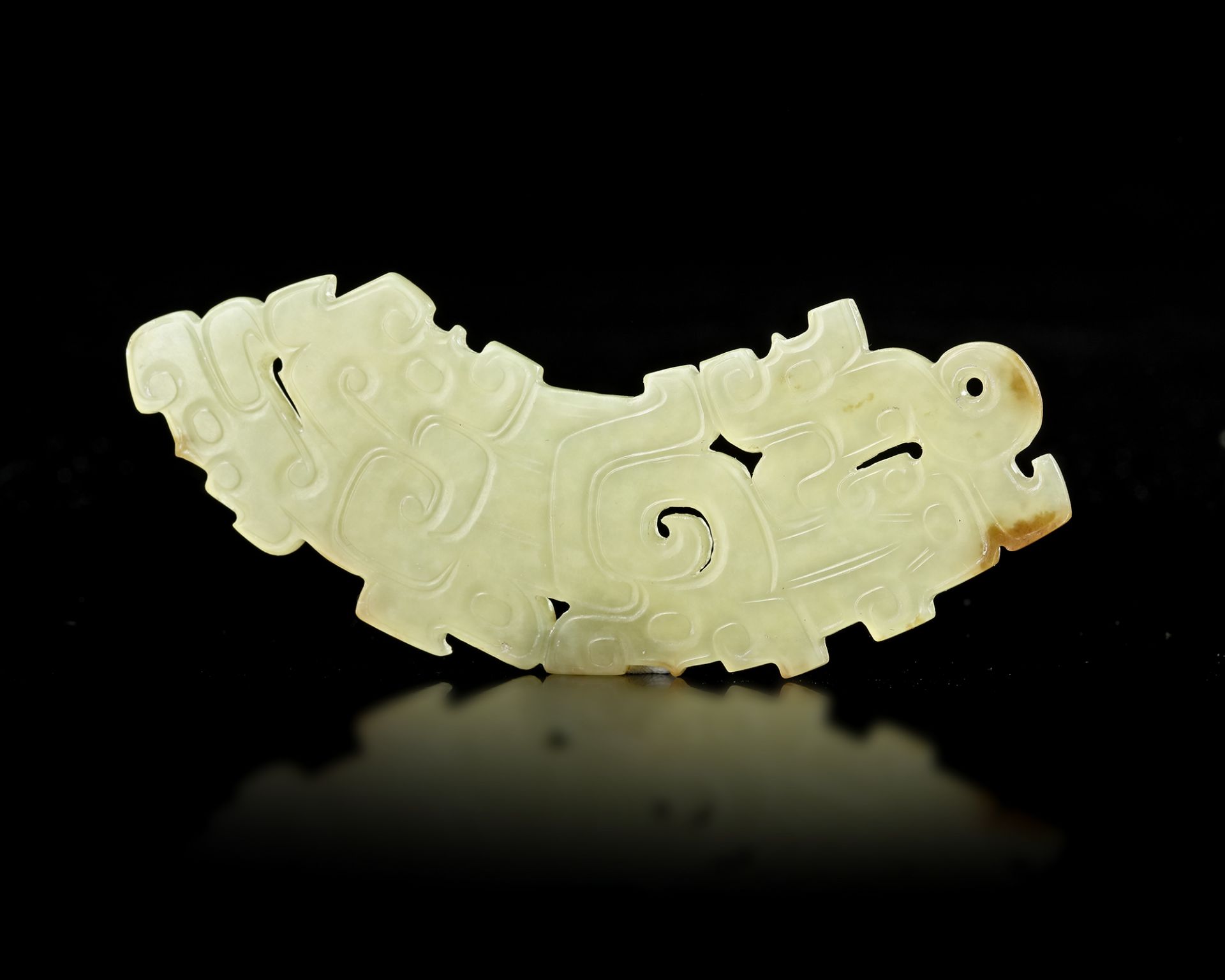 A CHINESE CARVED JADE PENDANT, QING DYNASTY (1644–1911) - Image 2 of 10