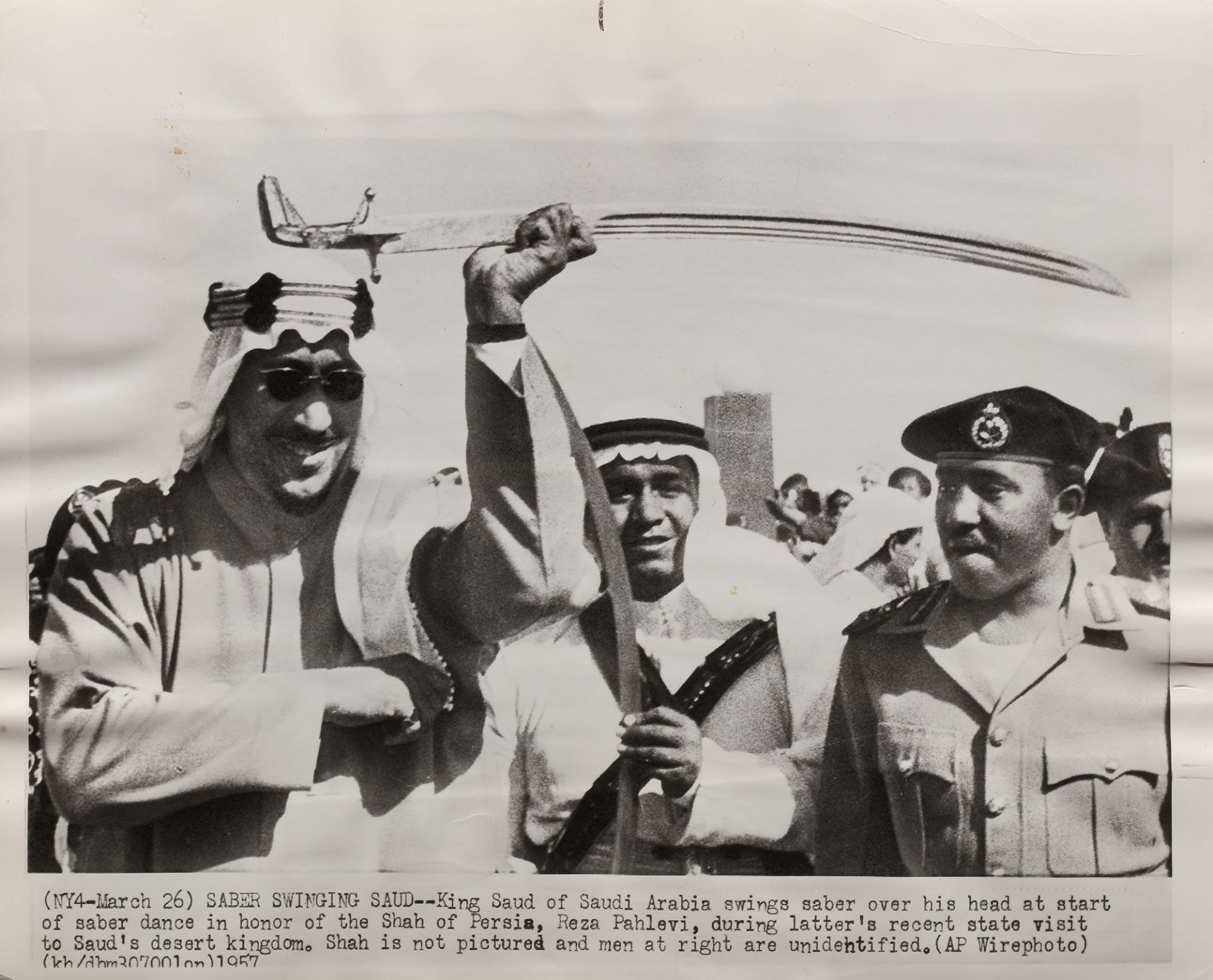 A COLLECTION OF TEN OLD PICTURES OF KING SAUD BIN ABDUL AZIZ AL SAUD, 2ND KING OF SAUDIA ARABIA, 195 - Bild 22 aus 40