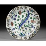 AN OTTOMAN IZNIK POTTERY DISH, TURKEY, 16TH CENTURY