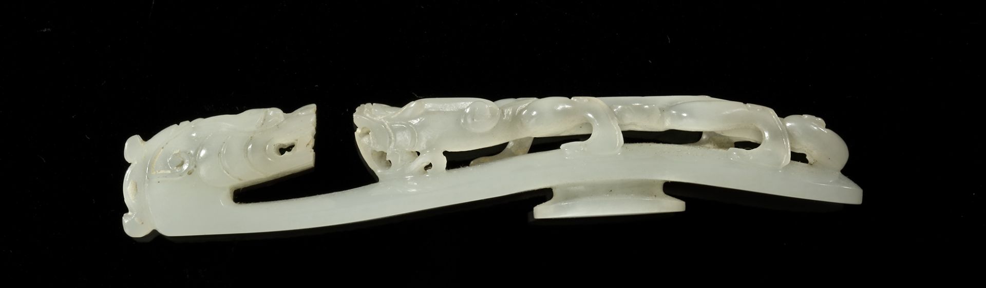 A CHINESE JADE BELT HOOK, 19TH-20TH CENTURY - Image 5 of 6