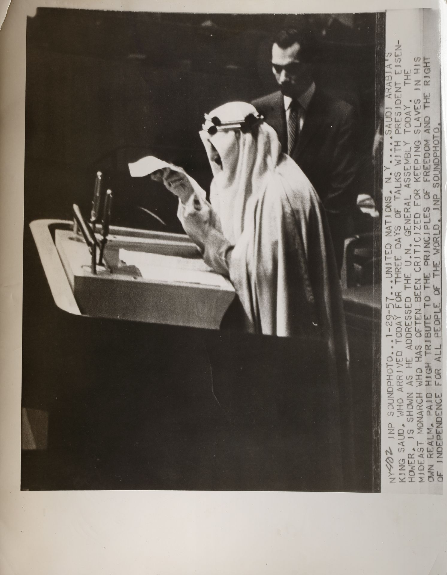 A COLLECTION OF TEN OLD PICTURES OF KING SAUD BIN ABDUL AZIZ AL SAUD, 2ND KING OF SAUDIA ARABIA, 195 - Bild 19 aus 40