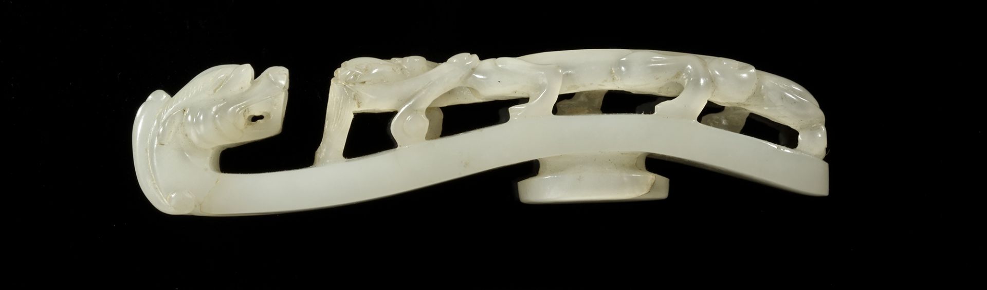 A CHINESE JADE BELT HOOK, 19TH-20TH CENTURY - Image 6 of 6
