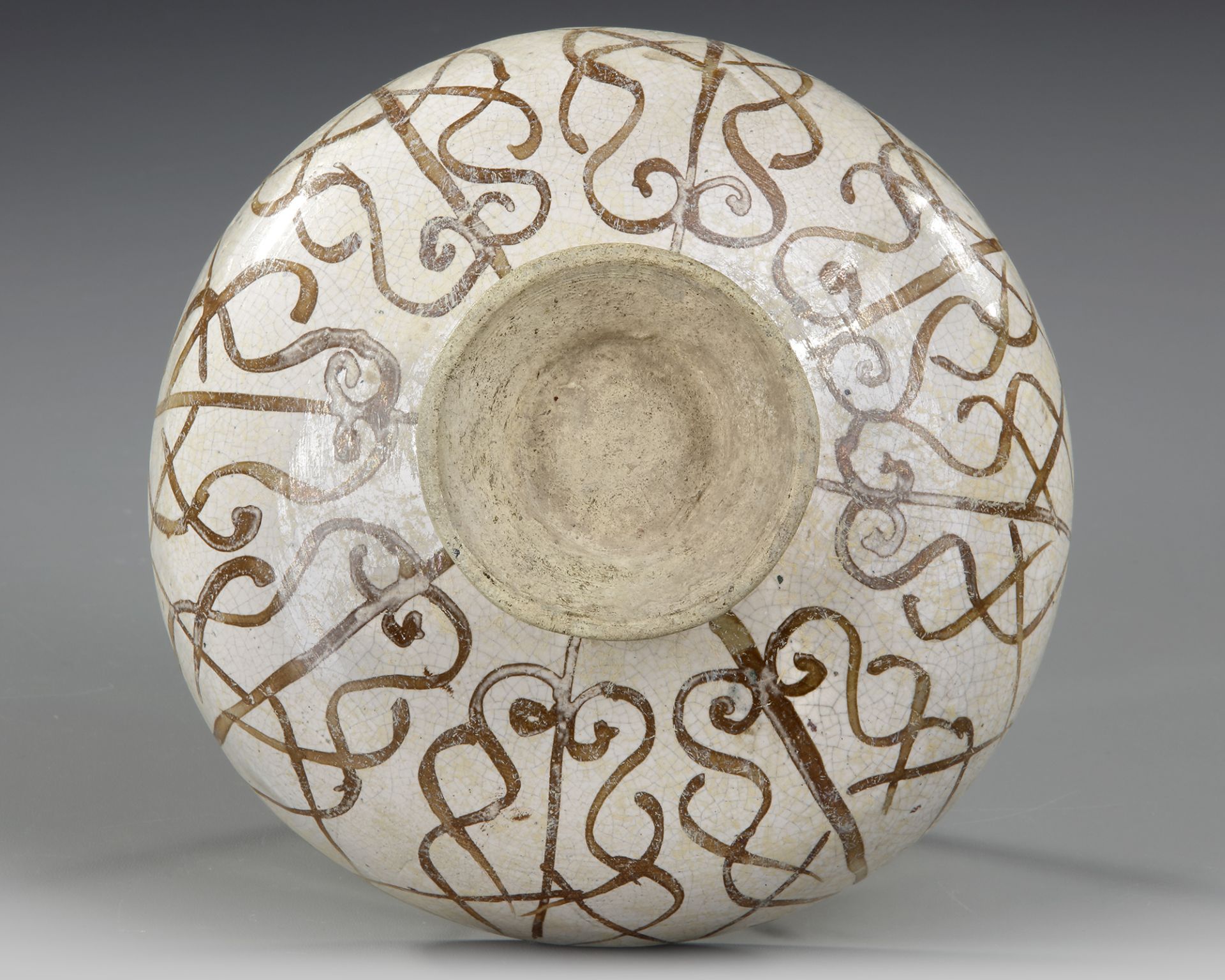 A KASHAN LUSTRE POTTERY BOWL, PERSIA, LATE 12TH EARLY 13TH CENTURY - Image 4 of 4