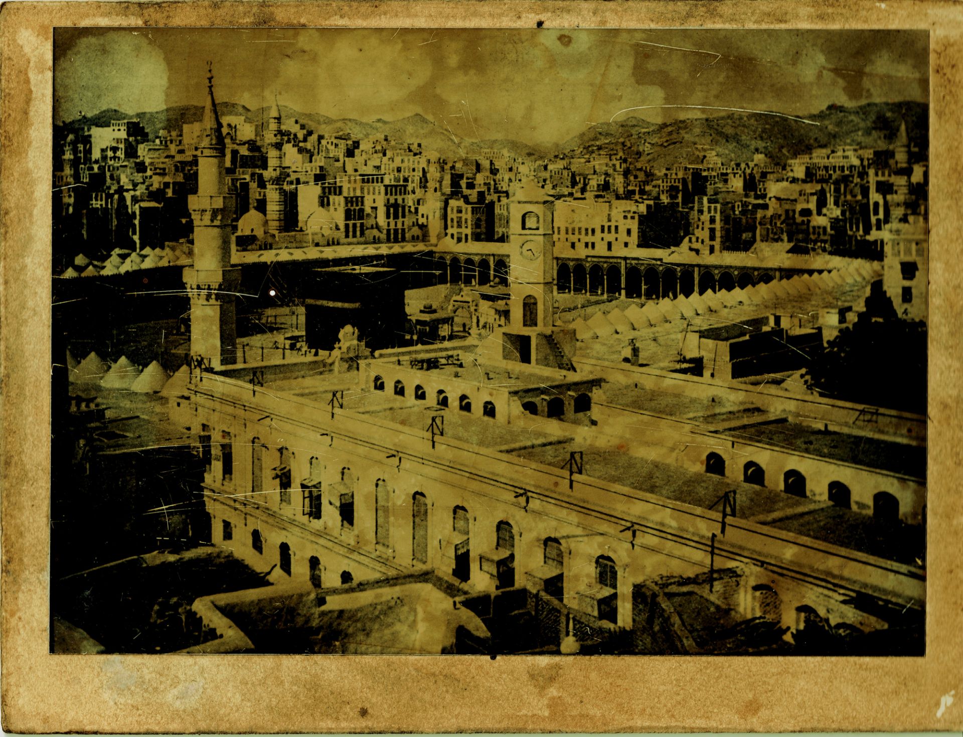 A COLLECTION OF SEVEN OLD PHOTOGRAPHS OF MECCA, MEDINA, THE MAHMAL AND THE HAJJ, EARLY 20TH CENTURY - Bild 2 aus 7