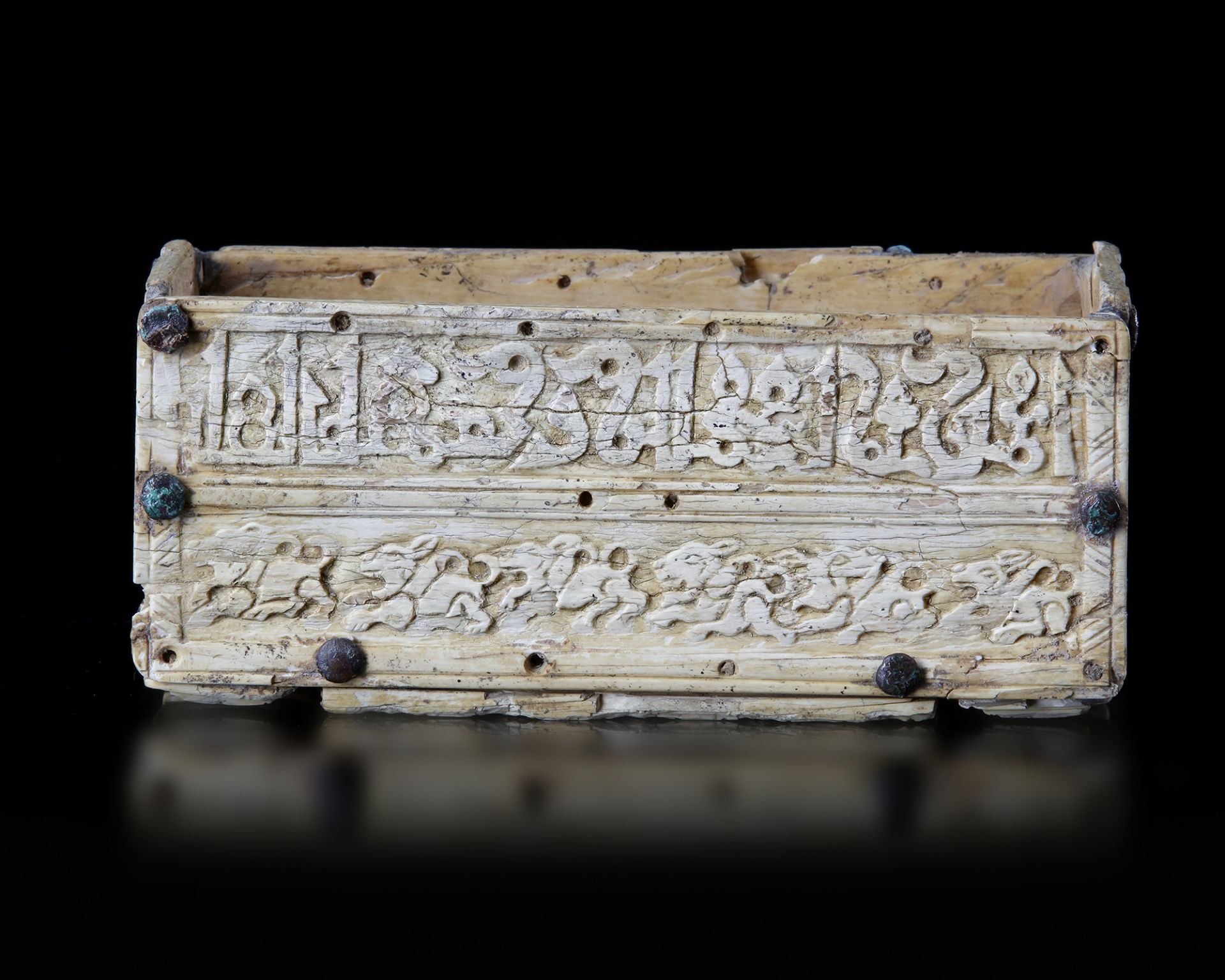 A FATIMID IVORY CARVED BOX, EGYPT OR SYRIA, 10TH-11TH CENTURY - Image 2 of 5