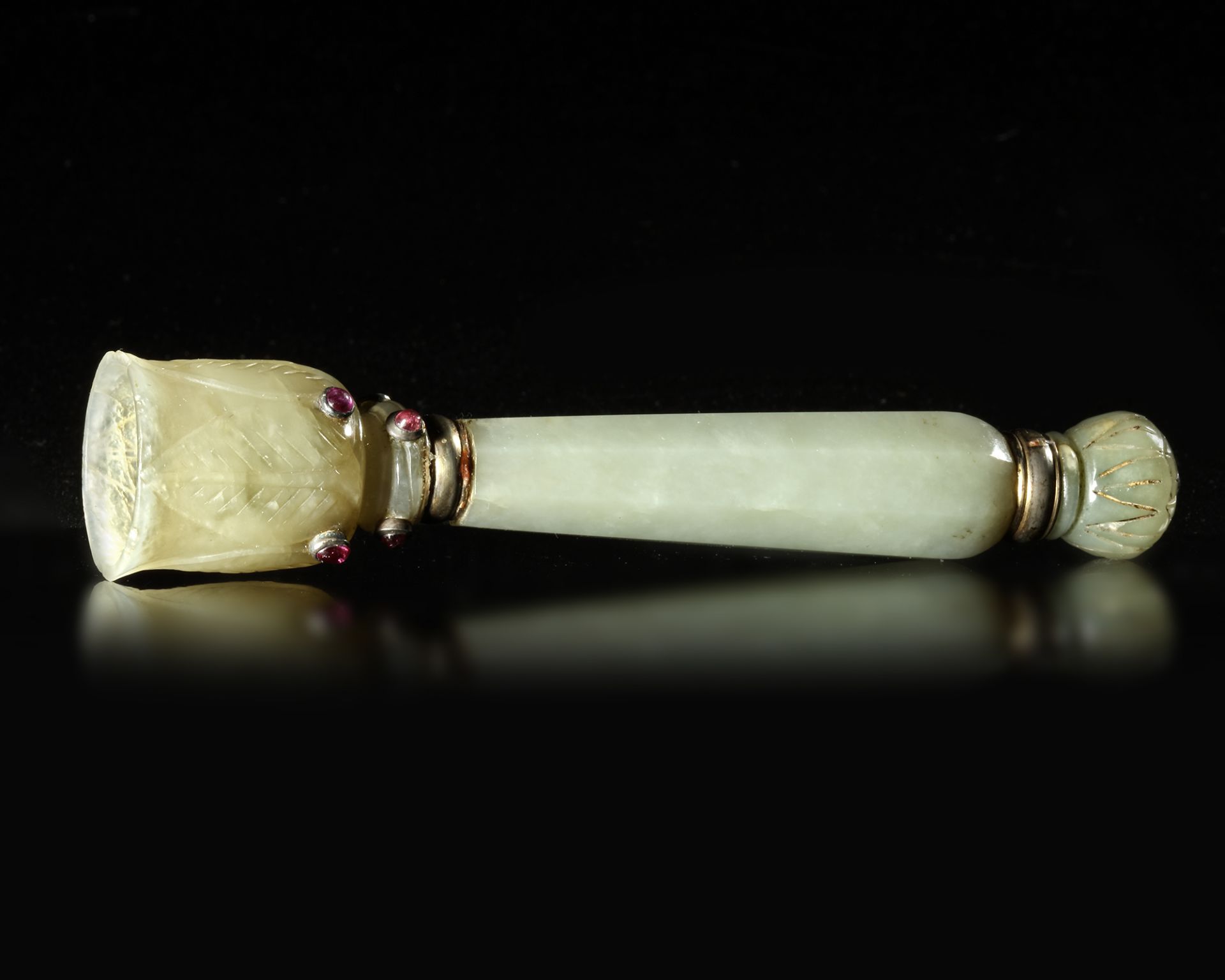 A MUGHAL GEM-SET CARVED JADE FLY WHISK, INDIA, 18TH CENTURY - Image 2 of 4