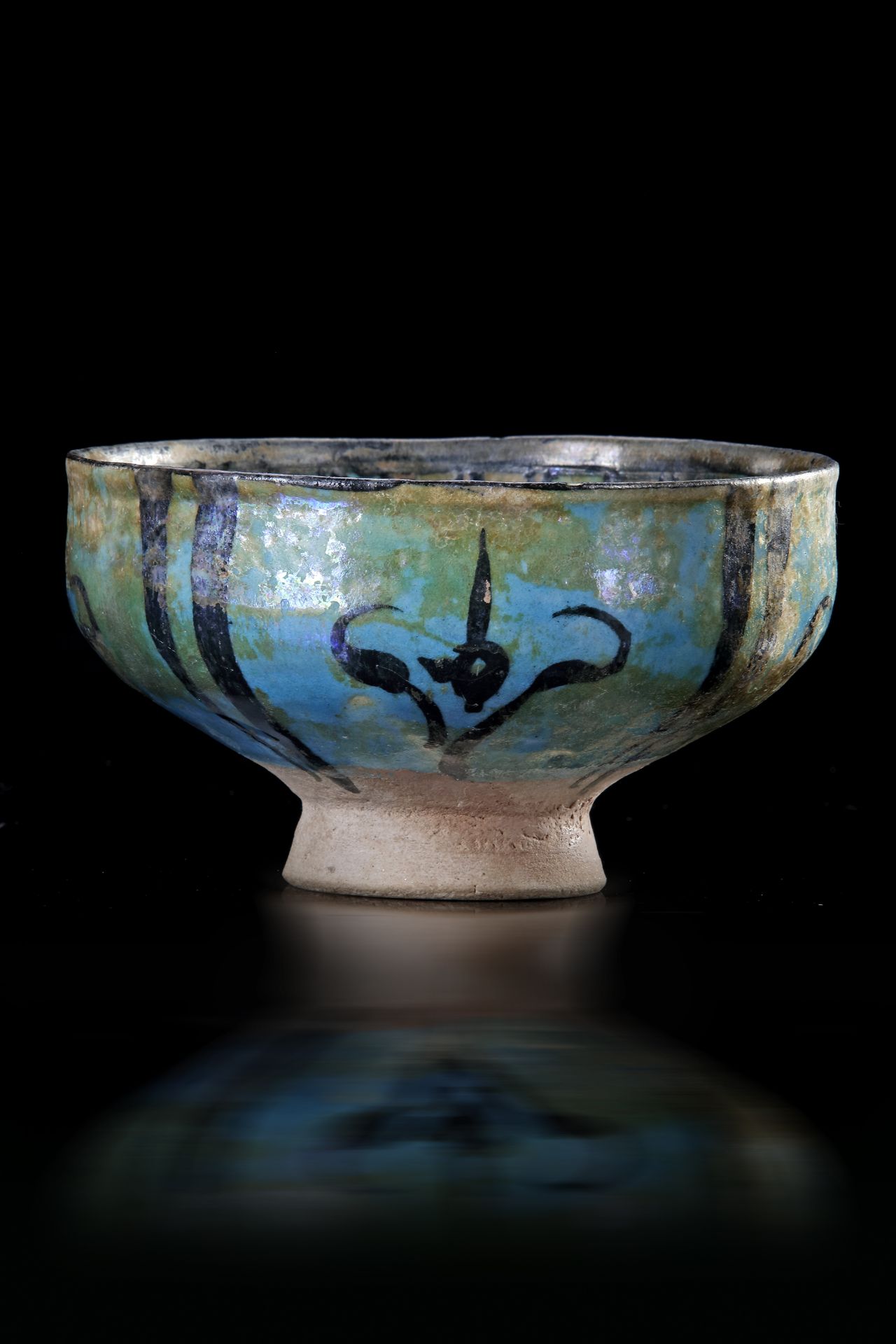 A KASHAN TURQUOISE AND BLACK DECORATED BOWL, PERSIA, 13TH CENTURY - Bild 2 aus 4