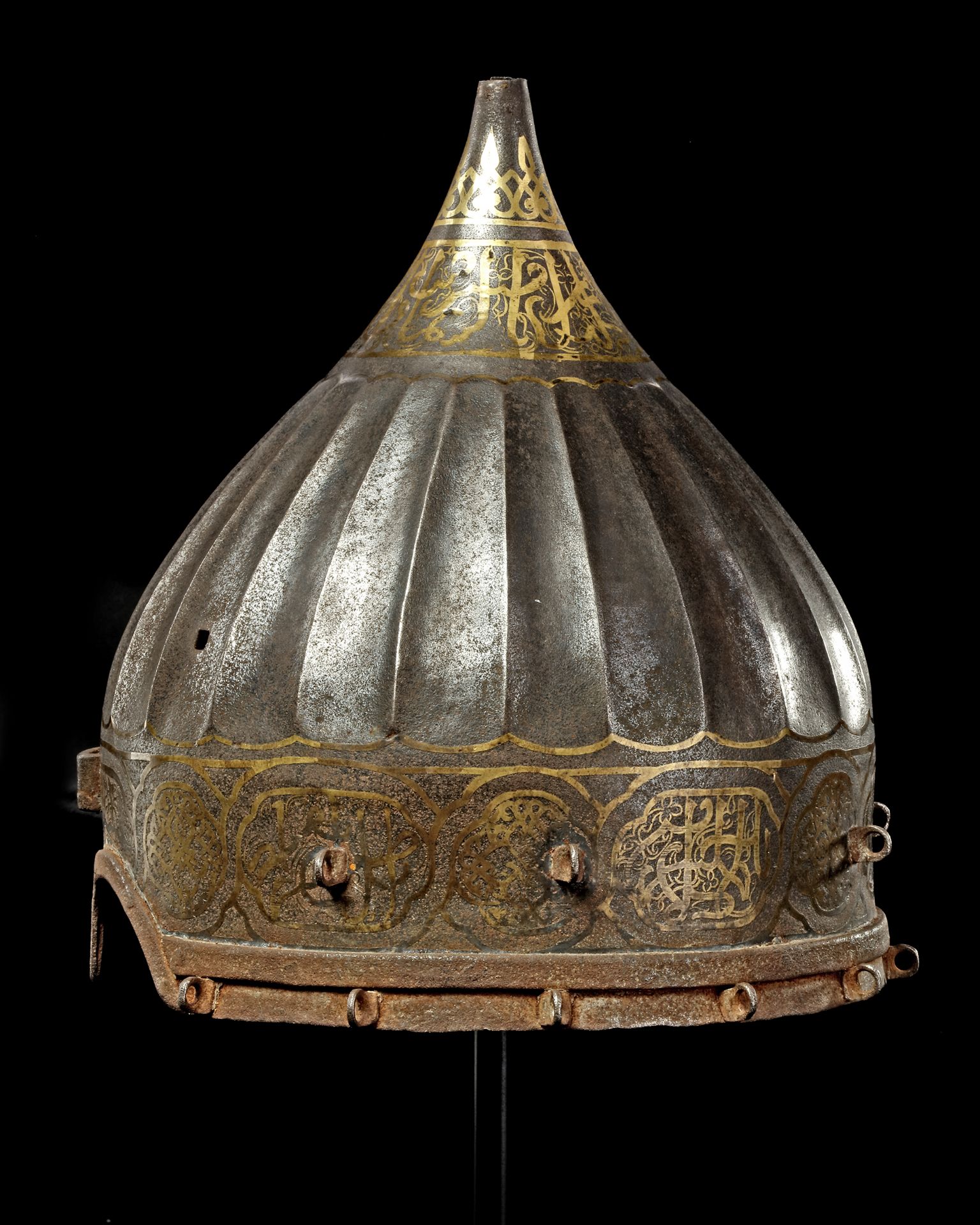 AN INSCRIBED STEEL TURBAN HELMET, ANATOLIA 15TH CENTURY - Bild 4 aus 7