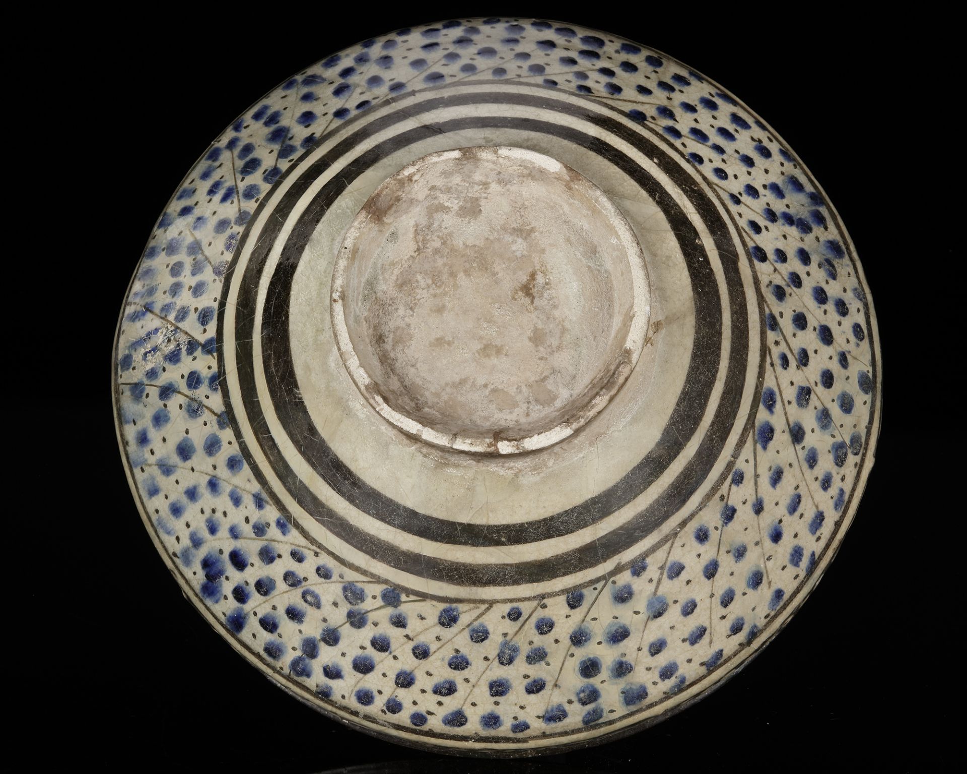 A BOWL DECORATED WITH THREE BIRDS IN FLIGHT, SULTANABAD, 13TH-14TH CENTURY - Image 4 of 4
