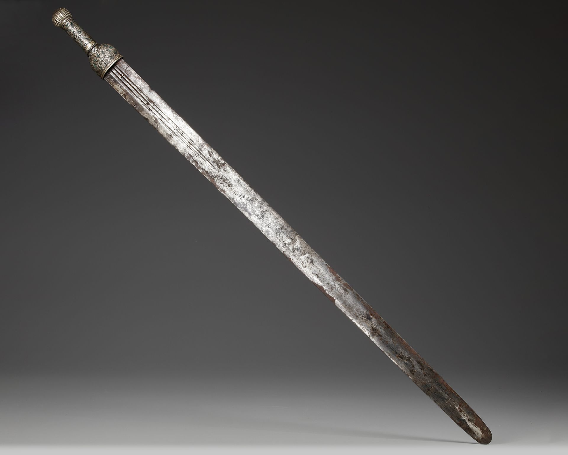 A RARE YEMENI SWORD, MADE FOR THE SULTAN BADR BIN ABDULLAH AL KATHERI, SOUTH ARABIA, EARLY 16TH CENT - Image 3 of 6