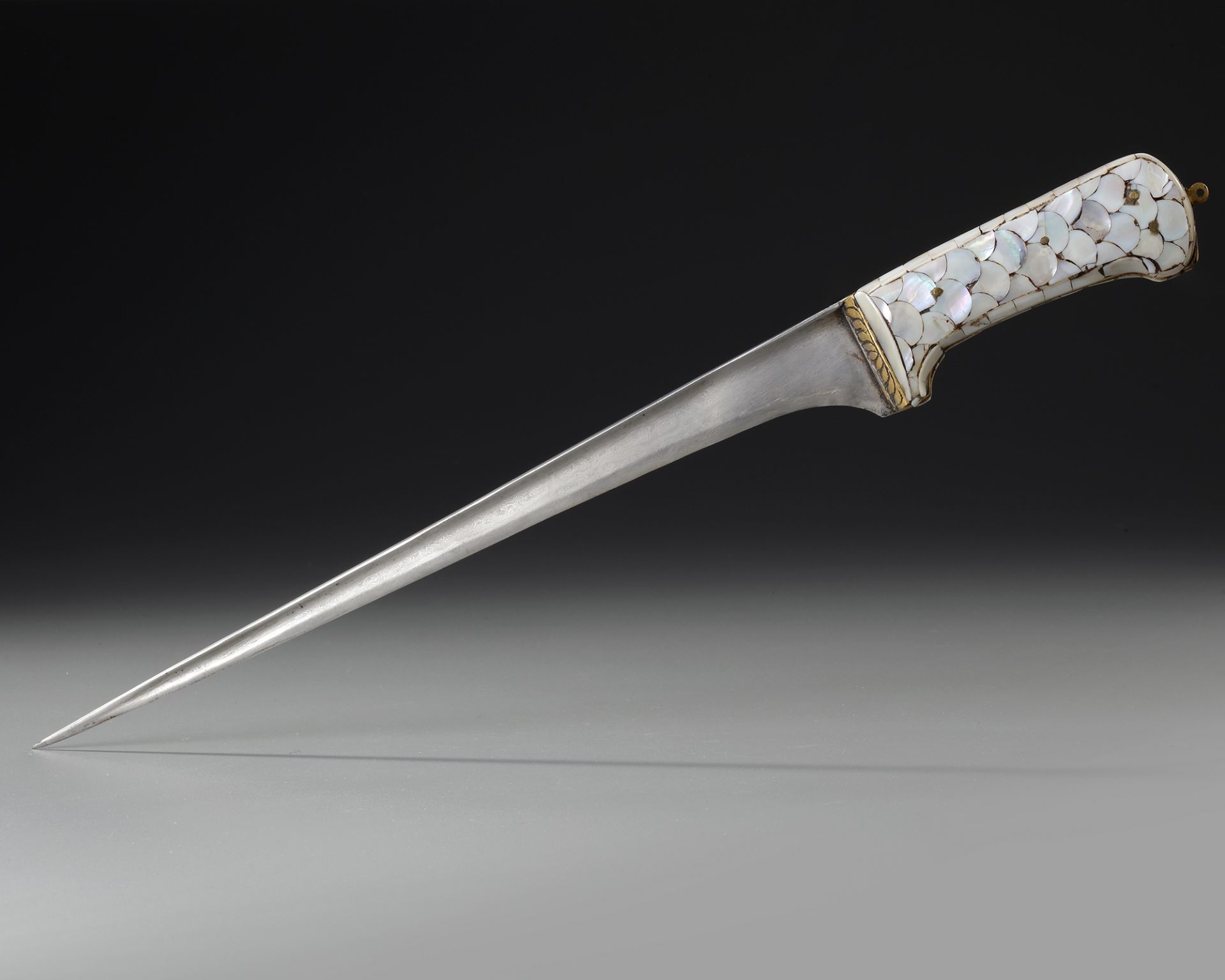 A MOTHER-OF-PEARL HILTED DAGGER (PESHKABZ), INDIA, GUJARAT, 18TH CENTURY - Image 3 of 5