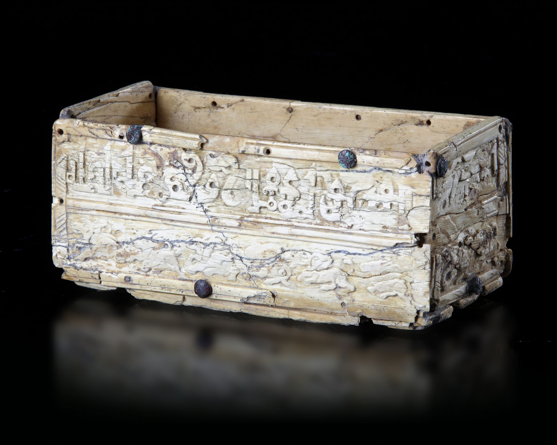 A FATIMID IVORY CARVED BOX, EGYPT OR SYRIA, 10TH-11TH CENTURY - Image 3 of 5