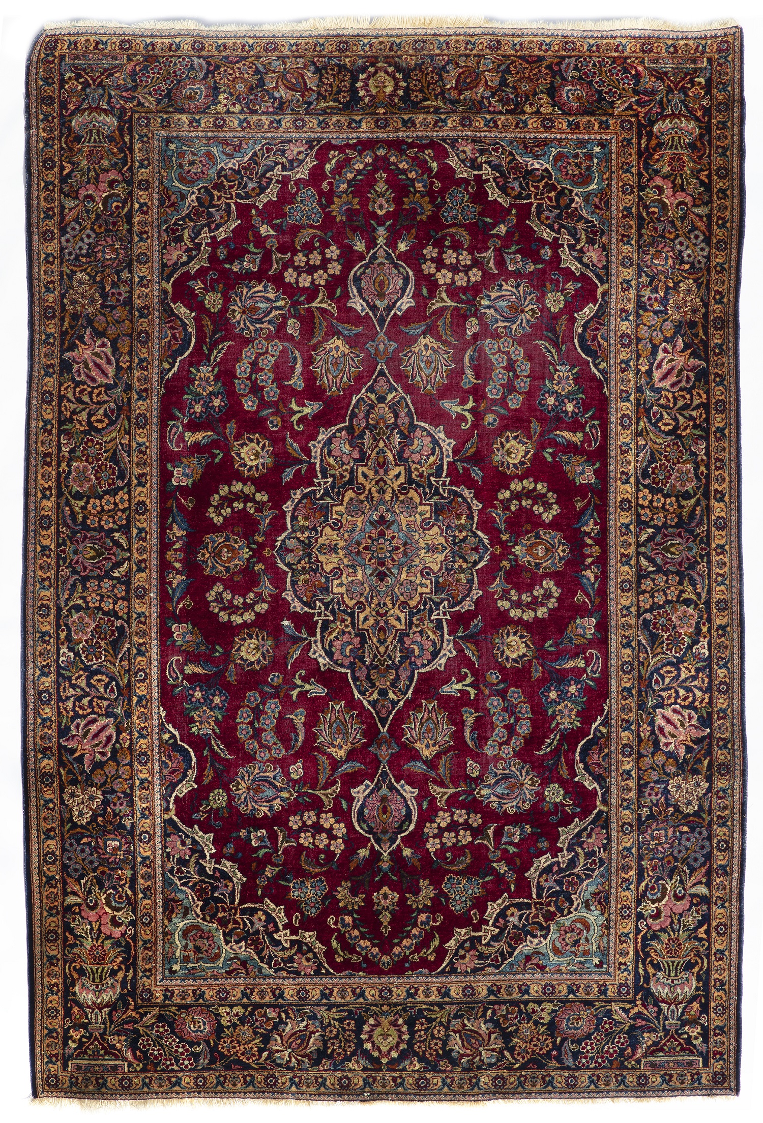 A PERSIAN KASHAN CARPET, EARLY 20TH CENTURY
