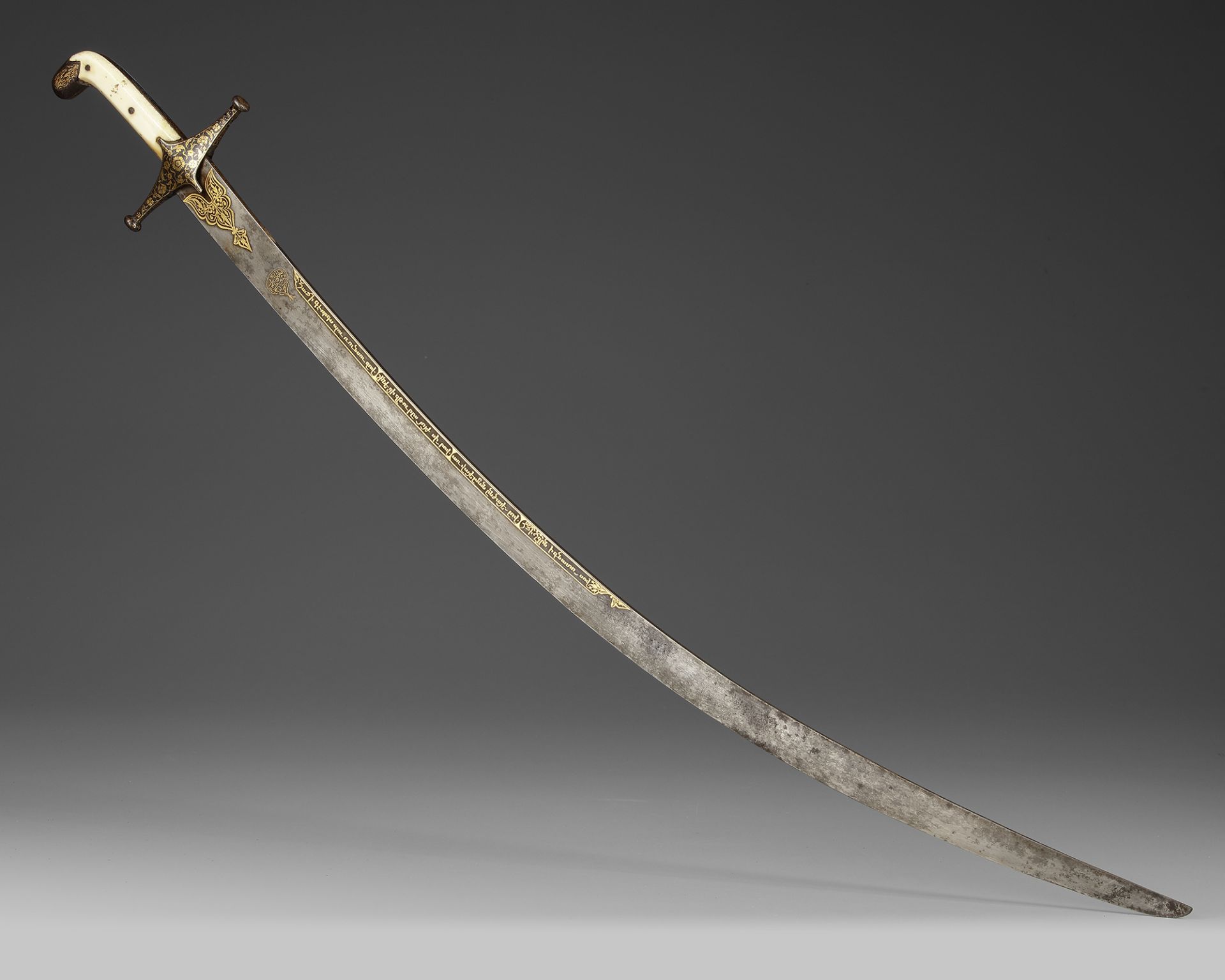 AN IVORY-HILTED WATERED-STEEL SWORD (SHAMSHIR), PERSIA DATED 1244 AH/1828 AD - Bild 3 aus 4