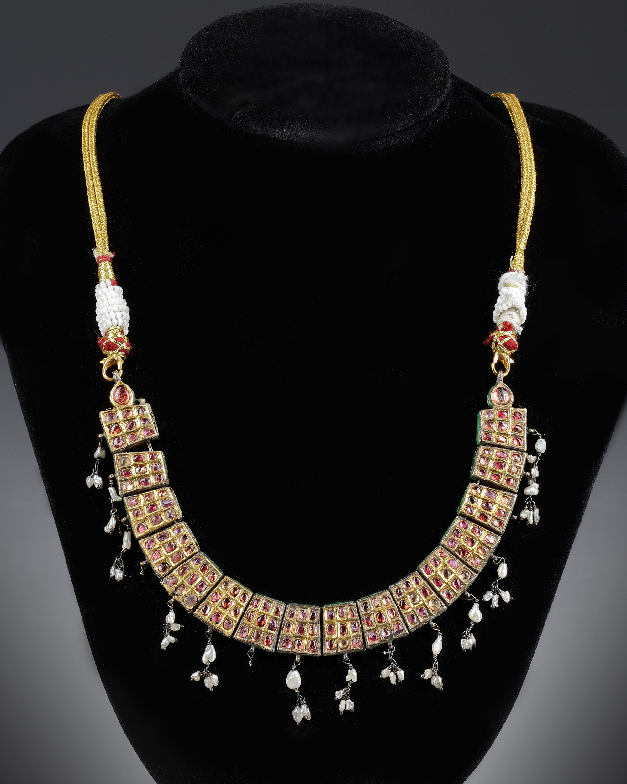 A MUGHAL GEM-SET ENAMELED GOLD NECKLACE, LATE 18TH CENTURY - Image 3 of 3