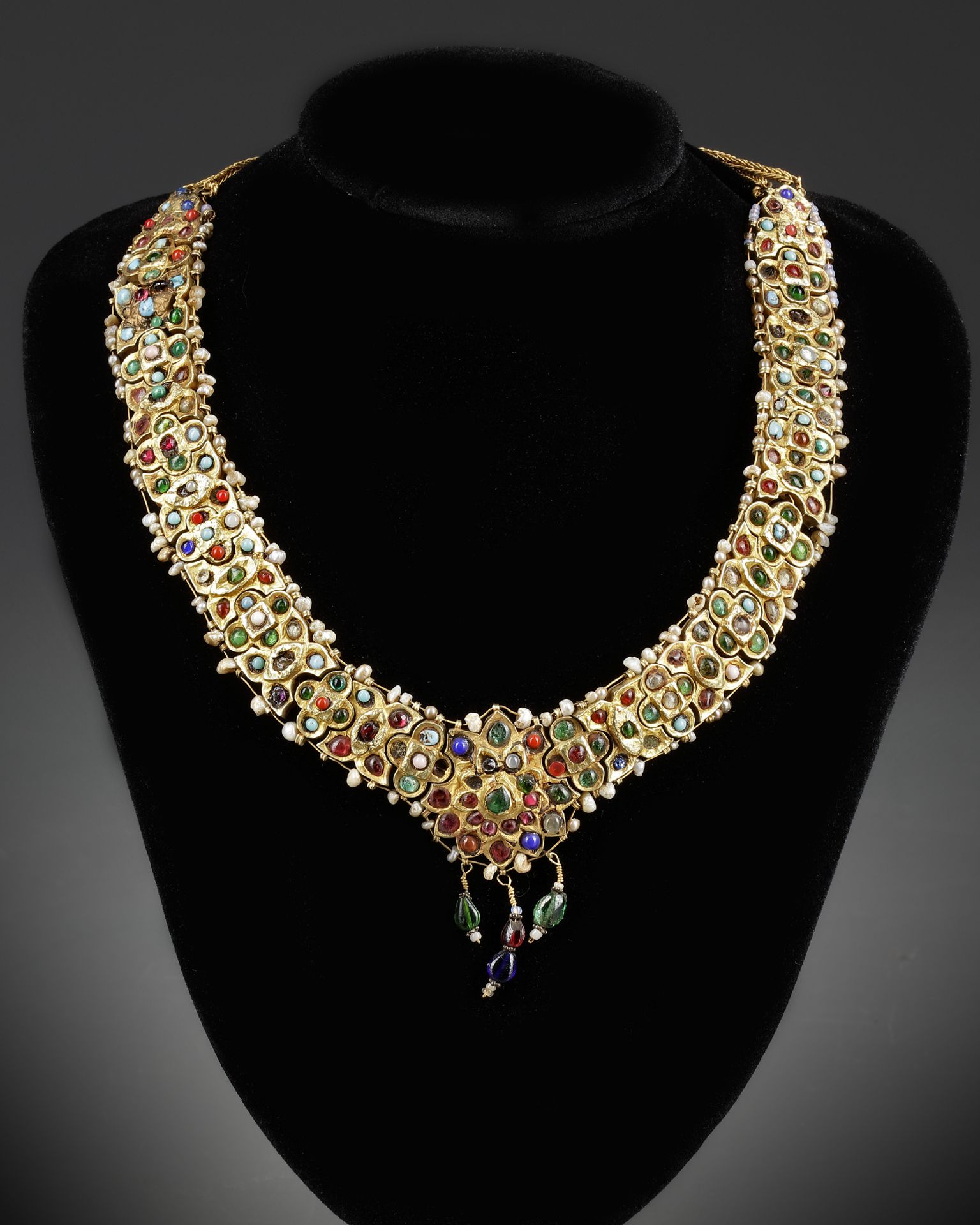 A MUGHAL GEM-SET ENAMELED GOLD NECKLACE, LATE 18TH CENTURY - Image 4 of 4