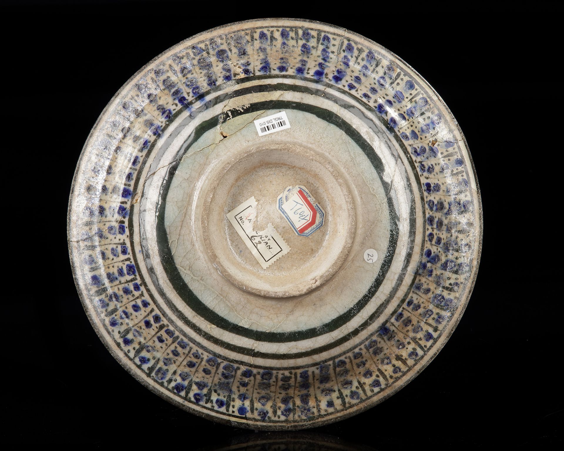 A SULTANABAD POTTERY DISH, NORTH PERSIA, LATE 13TH-EARLY 14TH CENTURY - Image 4 of 4
