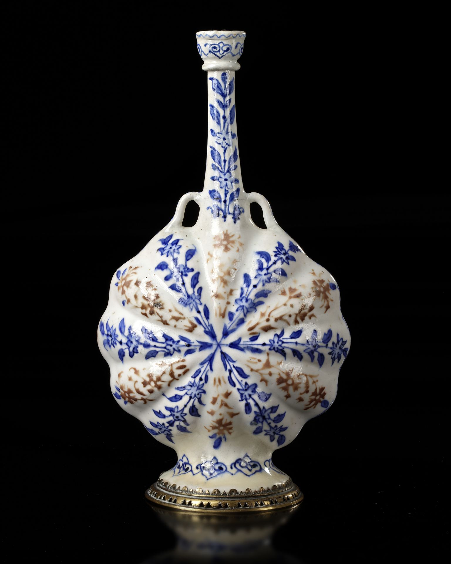 A SAVAFID POTTERY BOTTLE, PERSIA, KIRMAN, 17TH CENTURY