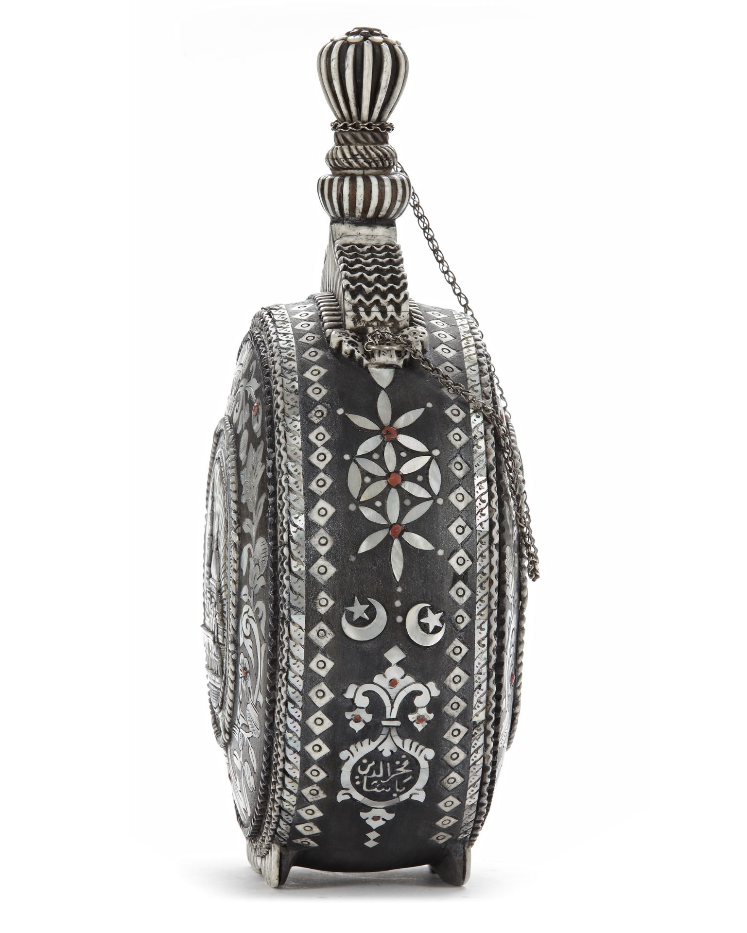 AN OTTOMAN MOTHER-OF-PEARL WOODEN MOON FLASK, EARLY 20TH CENTURY - Image 4 of 4