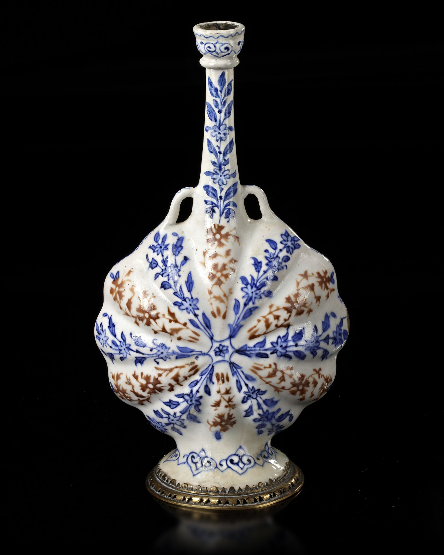 A SAVAFID POTTERY BOTTLE, PERSIA, KIRMAN, 17TH CENTURY - Image 2 of 4