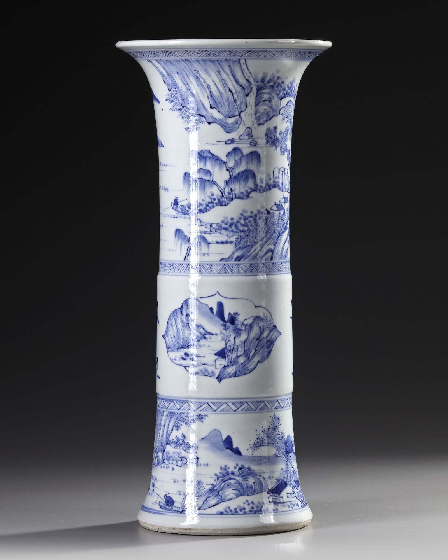 A CHINESE BLUE AND WHITE GU VASE, QING DYNASTY (1644-1911) - Image 2 of 4