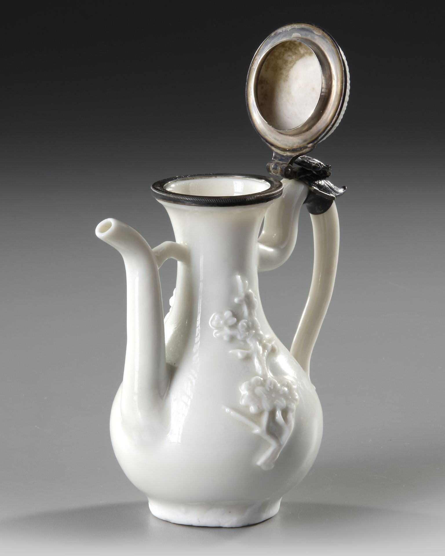 A CHINESE BLANC DE CHINE PEAR SHAPE WINE POT AND COVER, 17TH CENTURY - Image 3 of 5