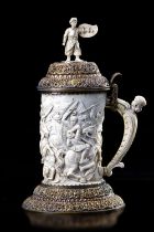 A MAGNIFICENT GERMAN IVORY TANKARD WITH PARCEL GILT MOUNTS DEPICTING AN OTTOMAN BATTLE, MADE FOR THE