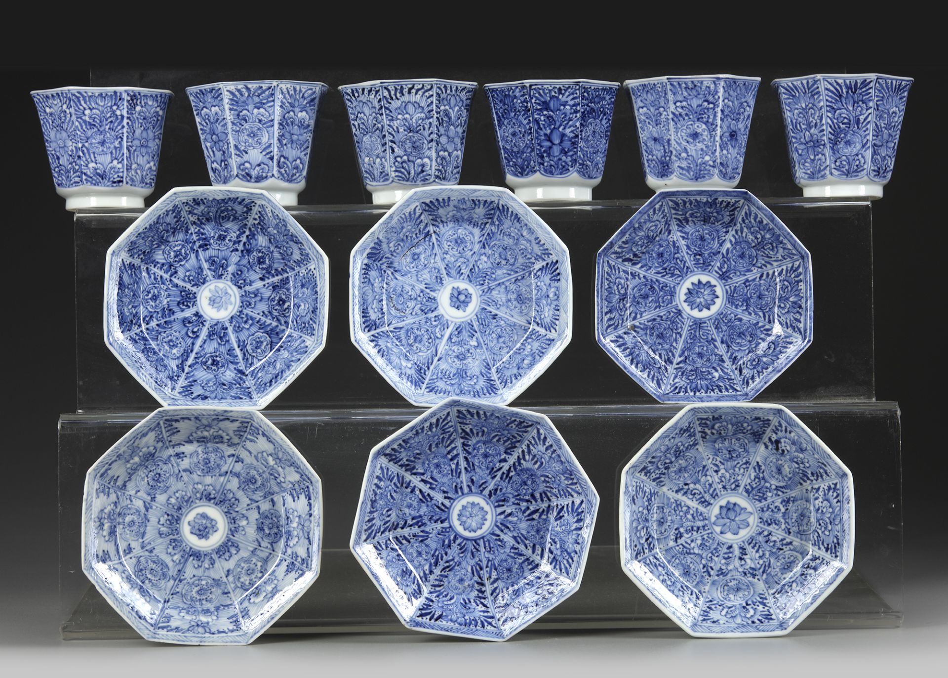 A SET OF SIX BLUE AND WHITE CUPS AND SAUCERS, KANGXI PERIOD (1662-1722) - Image 3 of 4