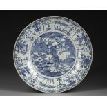 A LARGE CHINESE BLUE AND WHITE SWATOW CHARGER, 16TH-17TH CENTURY