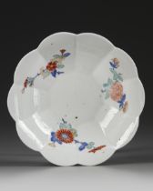 A JAPANESE PORCELAIN KAKIEMON BOWL, EDO PERIOD, 18TH CENTURY