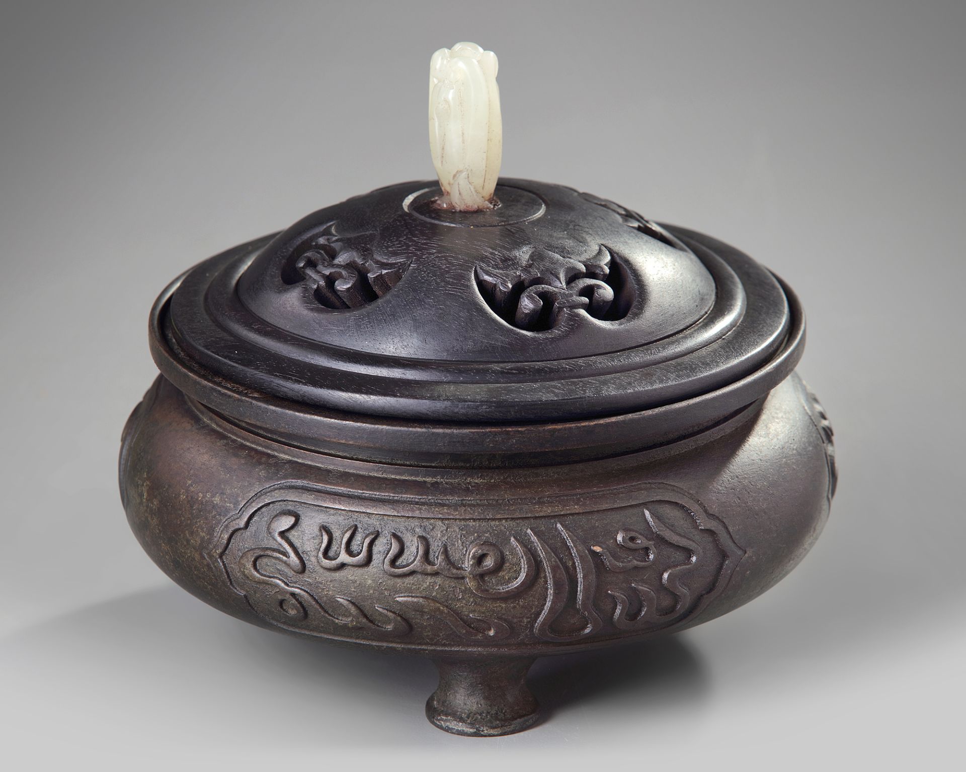 A CHINESE BRONZE TRIPOD CENSER FOR THE ISLAMIC MARKET, QING DYNASTY (1644-1911) - Image 2 of 4