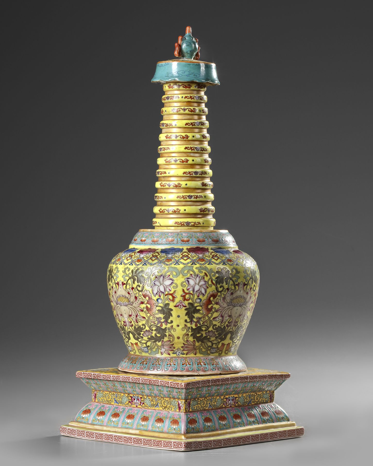A CHINESE FAMILLE ROSE STUPA, 19TH-20TH CENTURY - Image 2 of 4