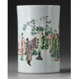 A CHINESE FAMILLE VERTE BRUSH POT, BITONG, QING DYNASTY (1644- 1911)