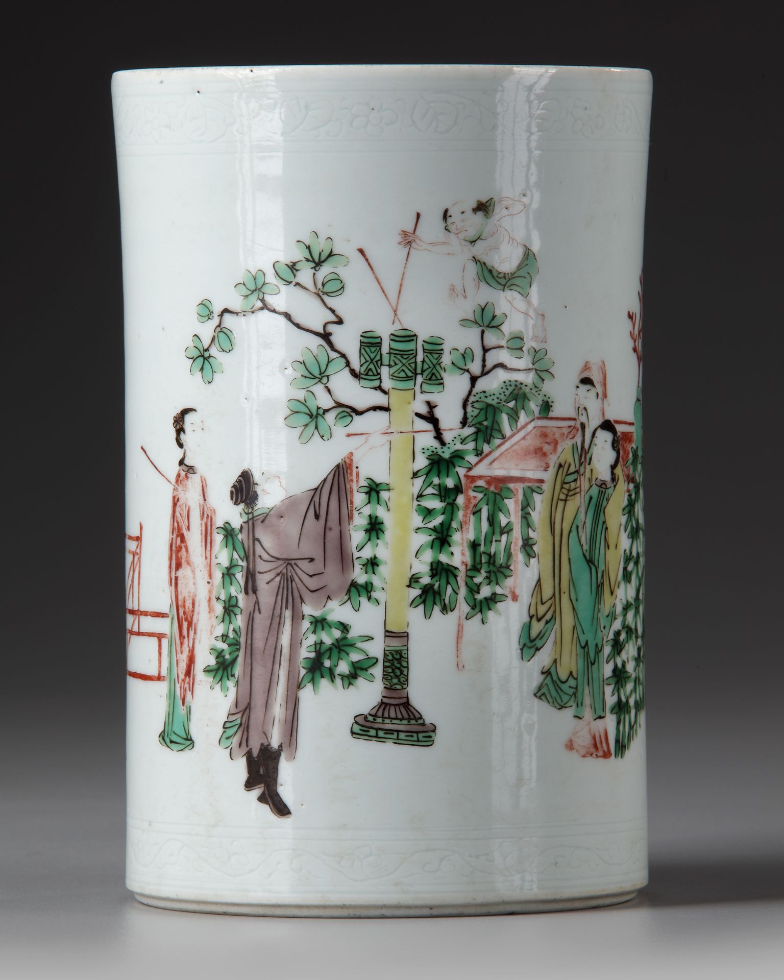 A CHINESE FAMILLE VERTE BRUSH POT, BITONG, QING DYNASTY (1644- 1911)