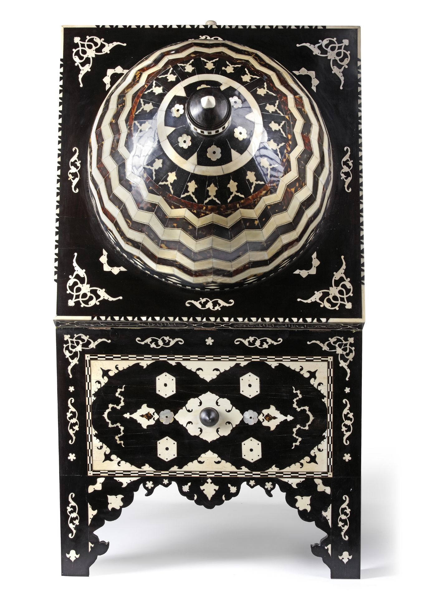 AN EXCEPTIONAL LARGE TORTOISE AND IVORY INLAID WOODEN QURAN CABINET, OTTOMAN, TURKEY, 20TH CENTURY - Image 4 of 4