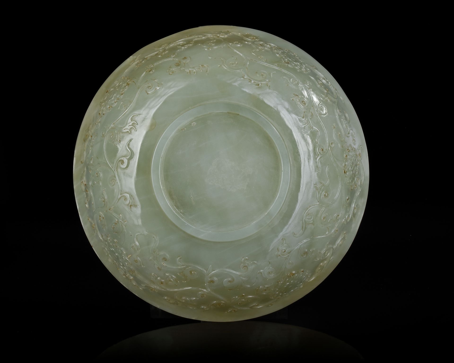 A CHINESE CARVED JADE BOWL, 18TH CENTURY - Image 5 of 5